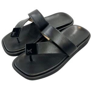 Louis Vuitton Black Leather Toe Post Sandals | 40